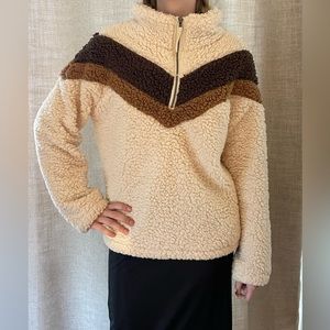 Crème and brown cozy sweater with pockets